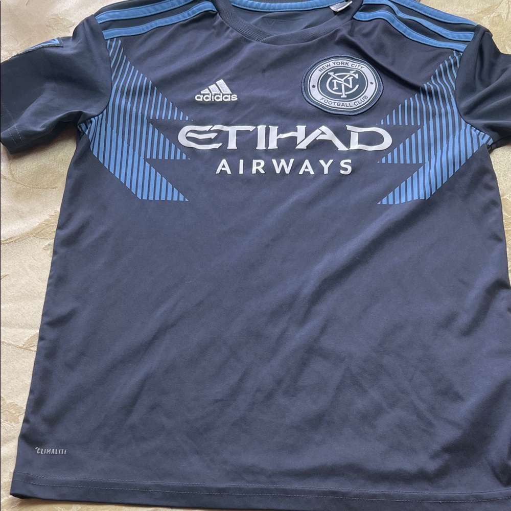 Adidas Kids Navy Blue Soccer Jersey boys size medium